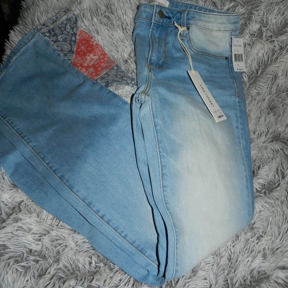 Driftwood Jeans Farrah Flare Patchwork Bandanna Print Insert Light Wash🆕NWT! - Picture 7 of 16